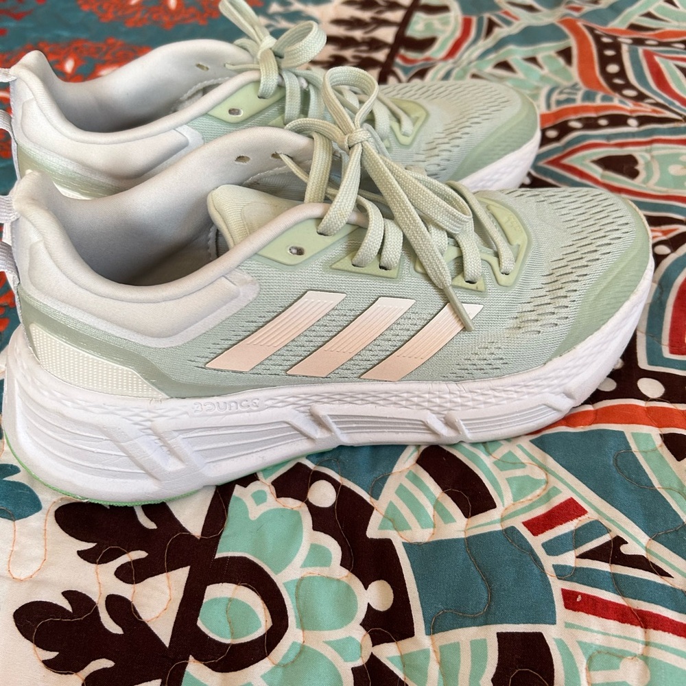 Women’s Adidas Questar - Picture 5 of 5